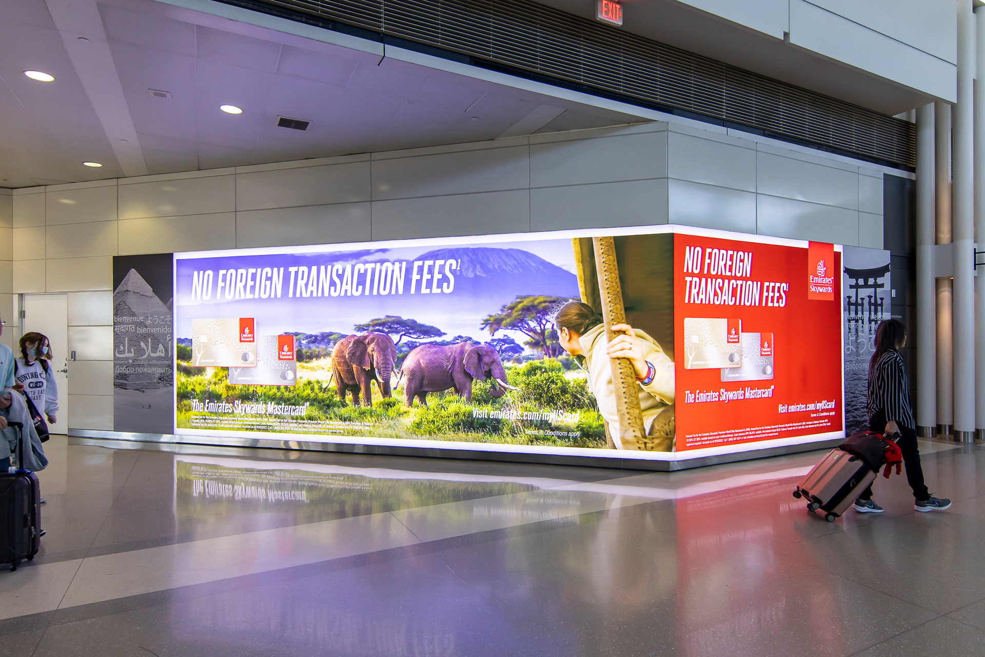 Emirates, Corner Illuminated Tension Fabric Display – DCA